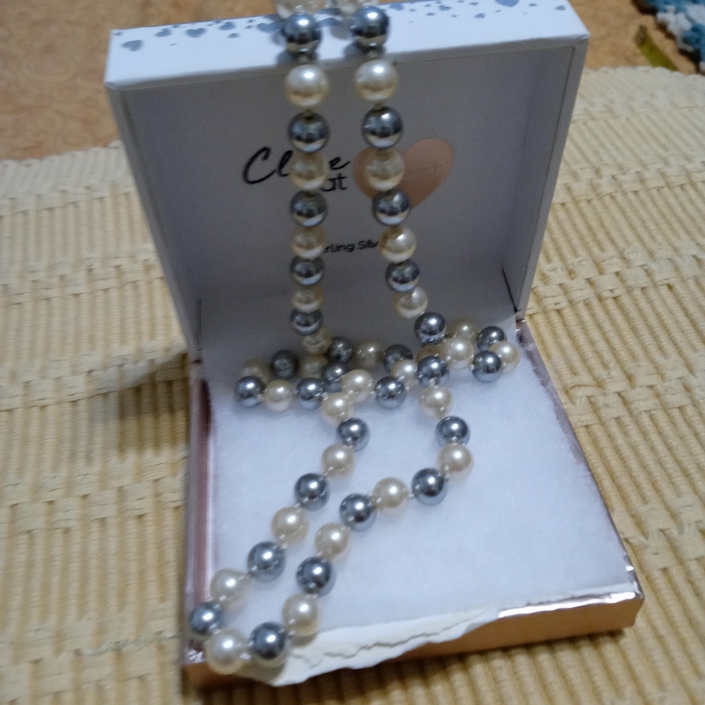 Ladies Pearl Necklace - Picture 1 of 3